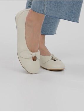 Vionic Cream Bow Ballet Flats